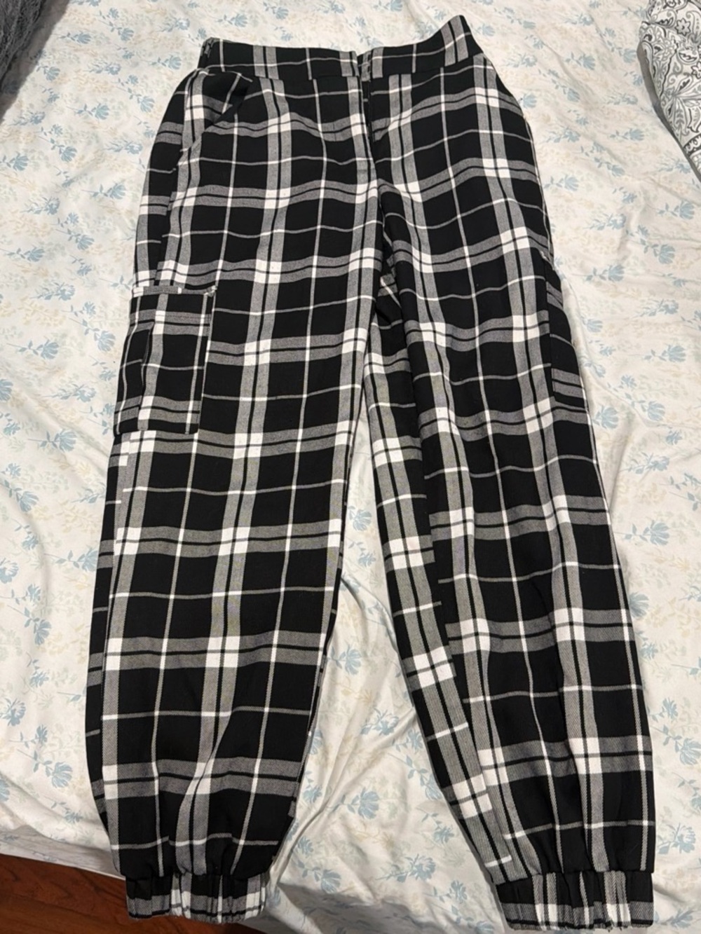 Women’s Black & White Plaid Jogger Pants